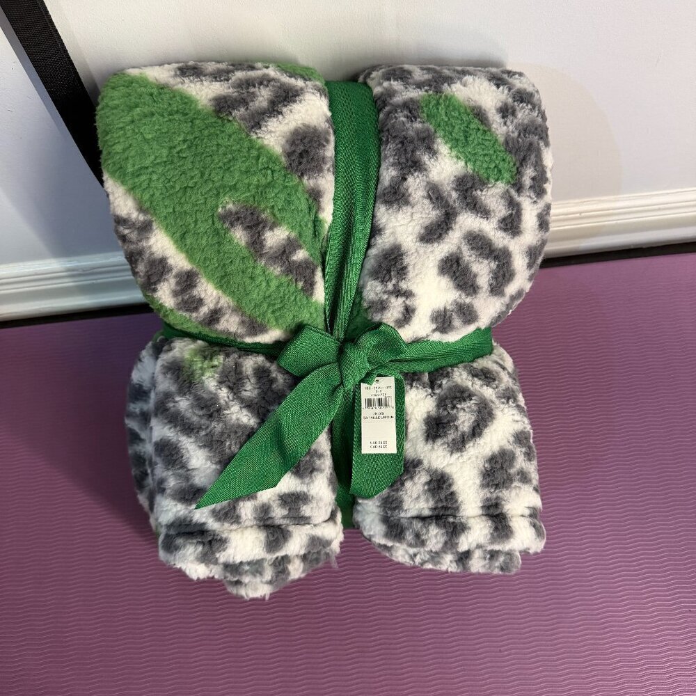 NWT - Aerie Snow Leopard Print Blanket - 50X70 inches approx